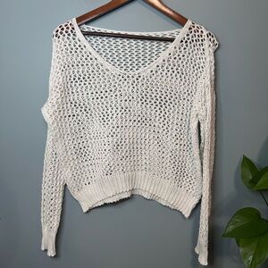 ✨3/$20✨ Crochet White Swim CoverUp Top Long Sleeve Knit. Size Medium